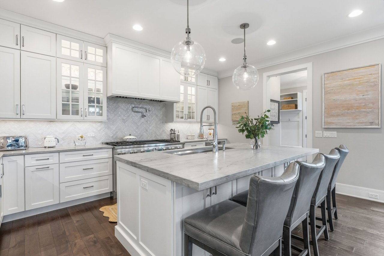 618 Buckingham Place