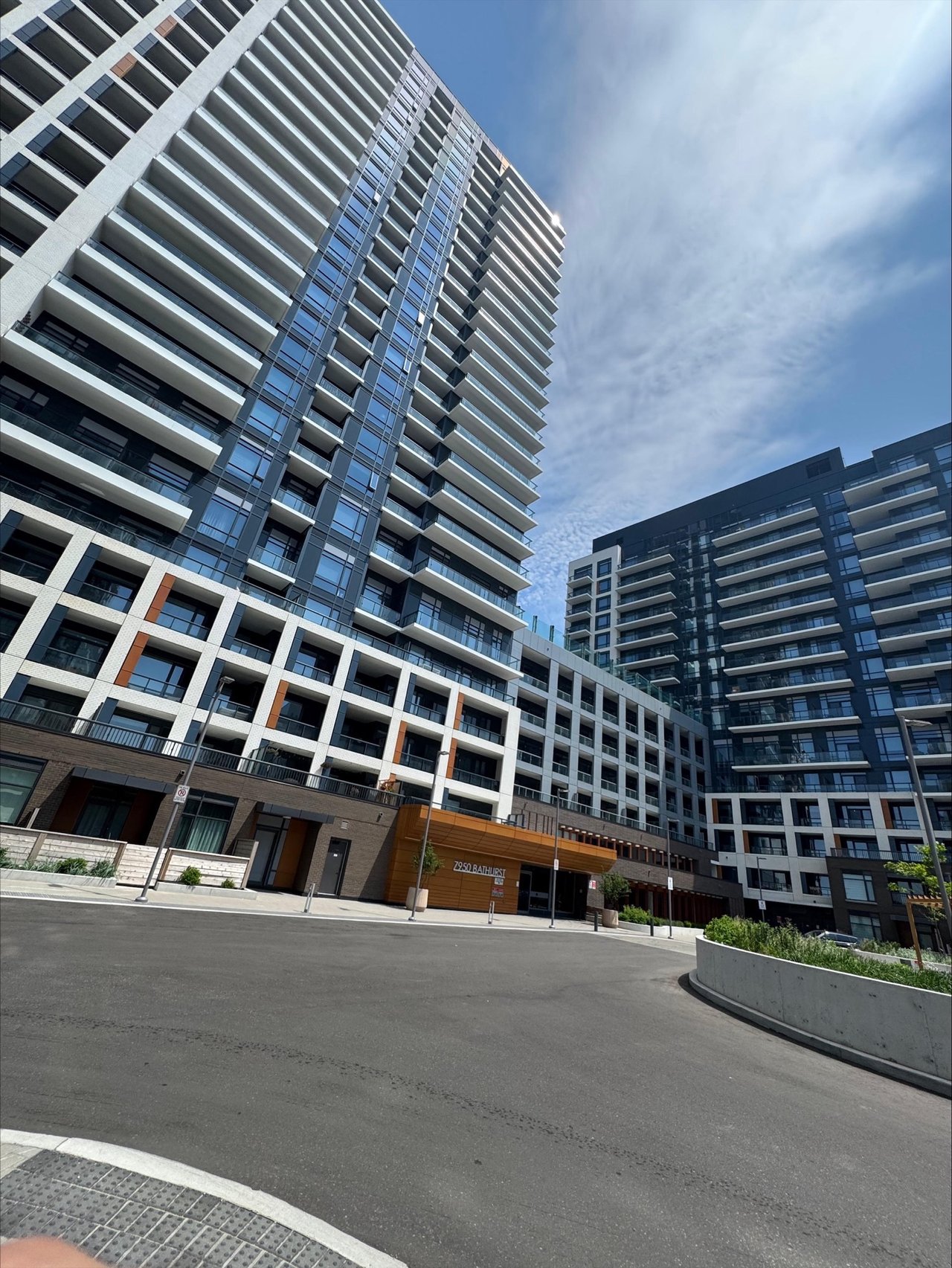 7950 Bathurst Street Unit: 1417