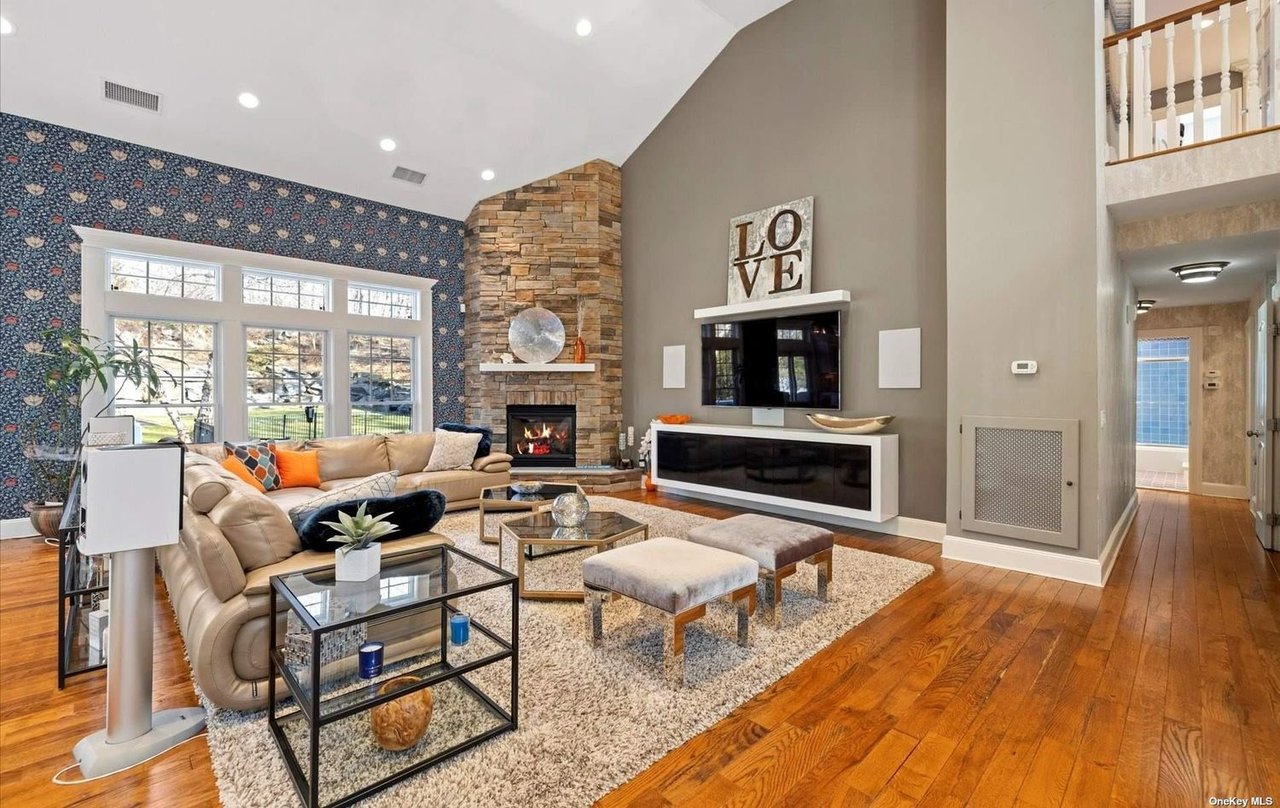 19 Farmington Ln