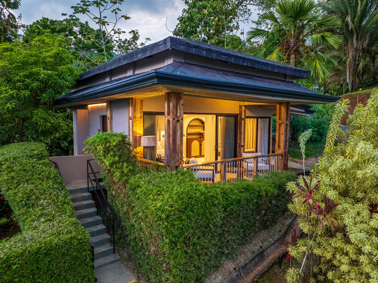 Luxury Hotel Boutique with Ocean Views | Walking distance to the beach | 13.2 Acres