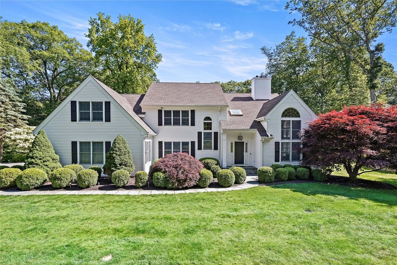 17 Mianus Bluff Dr