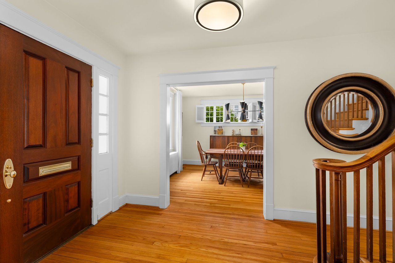 22 W OAK STREET
