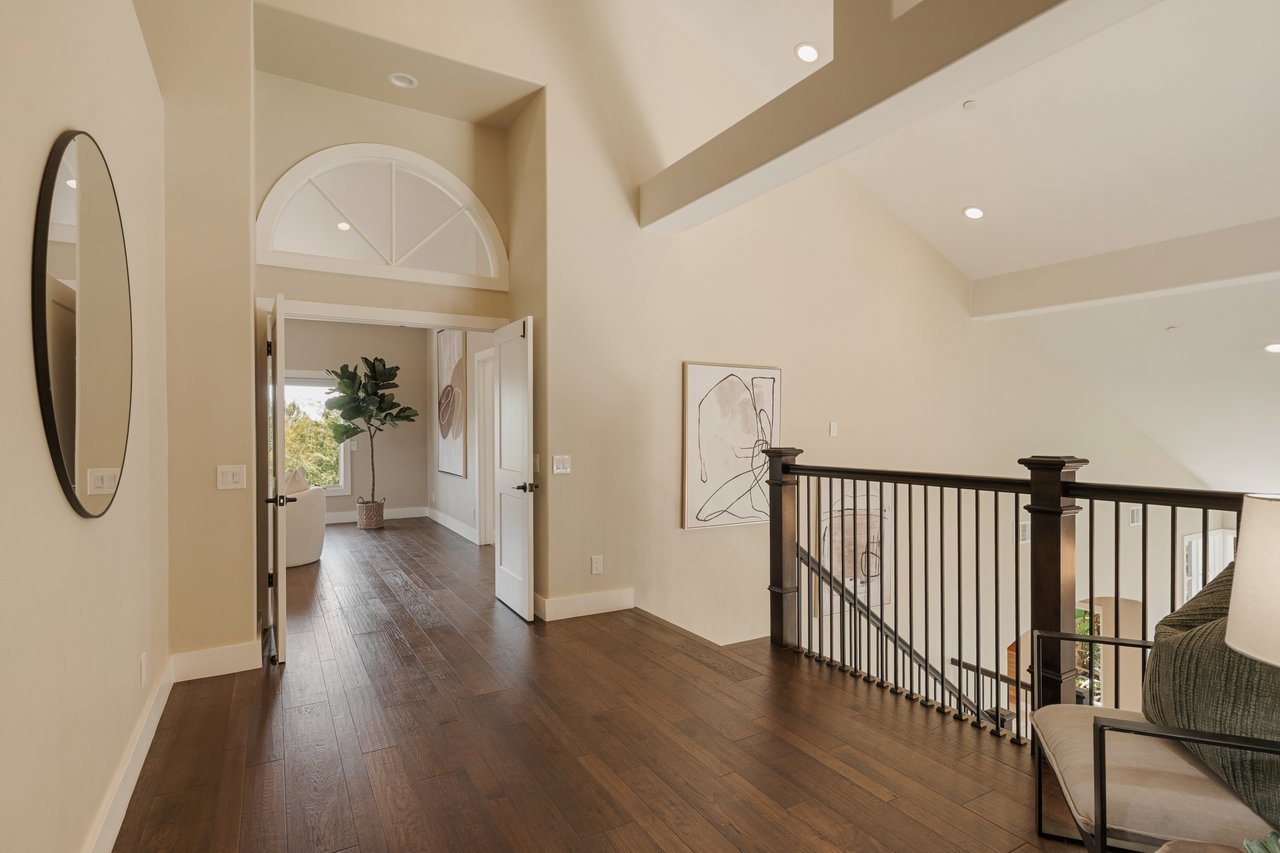 1805 Holly Tree Lane