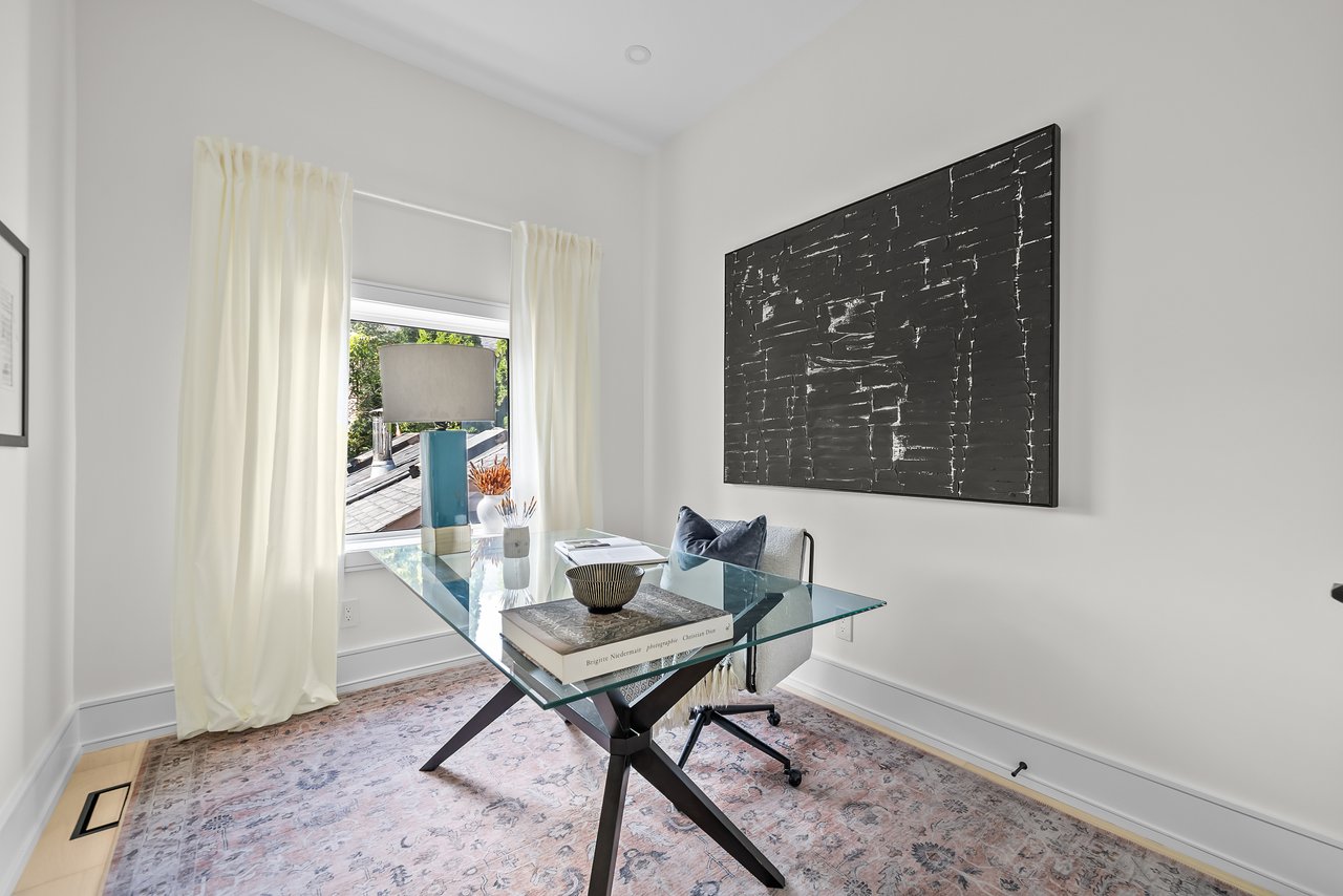 44 Sunnypoint Crescent