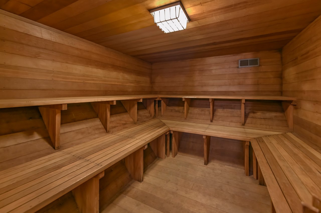 Charming Condo Offering Country Club Appeal