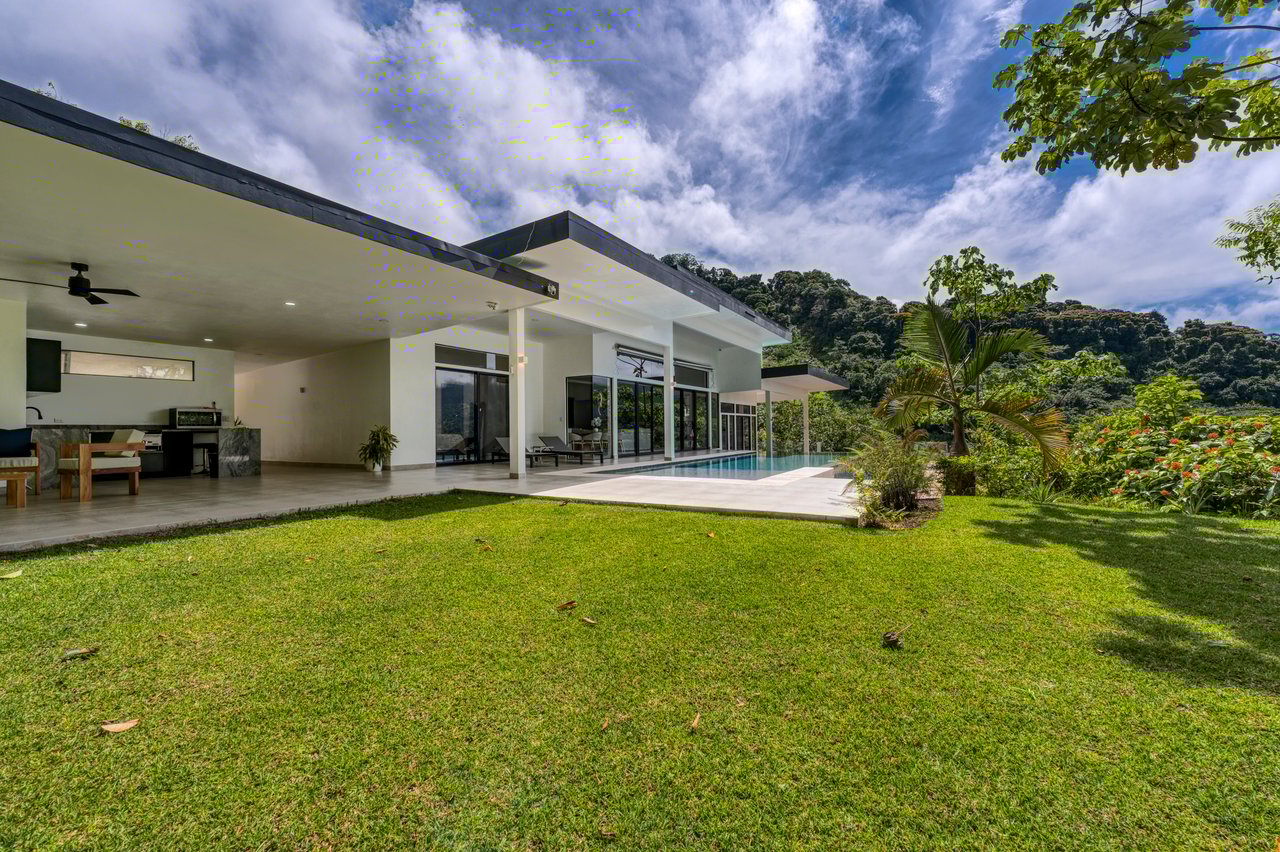 Casa Nueva Vida with Ocean Views & Dual Edge Infinity Pool