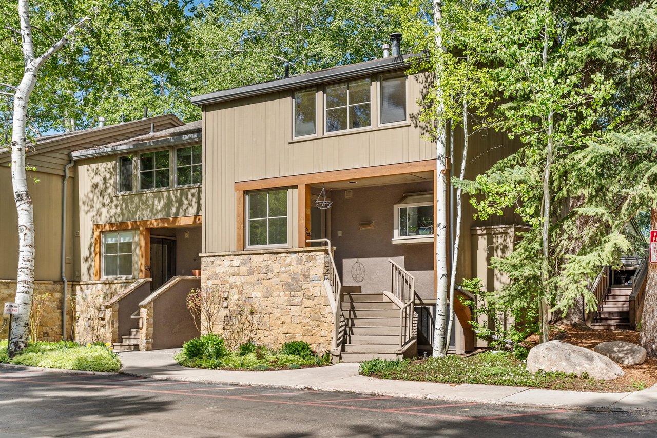 Bright Aspen Townhome: Steps from Culture, Slopes & Transit