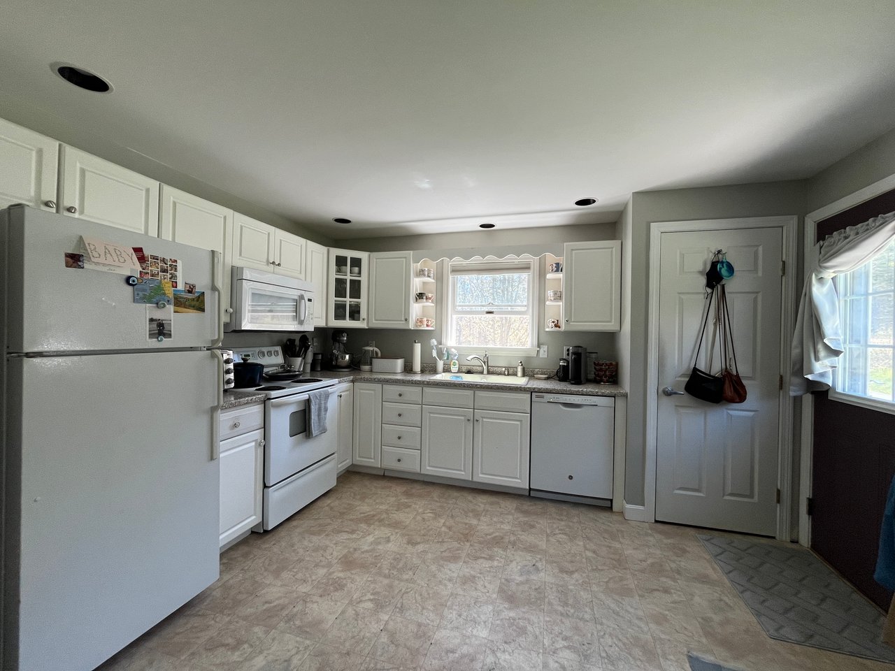 *AVAILABLE APRIL!* 408 Spruce Head Rd South Thomaston 