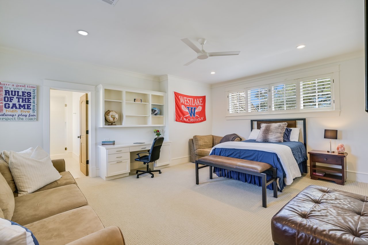 4907 Rollingwood Drive