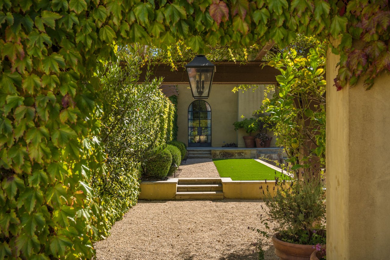 Oakville Vineyard Estate