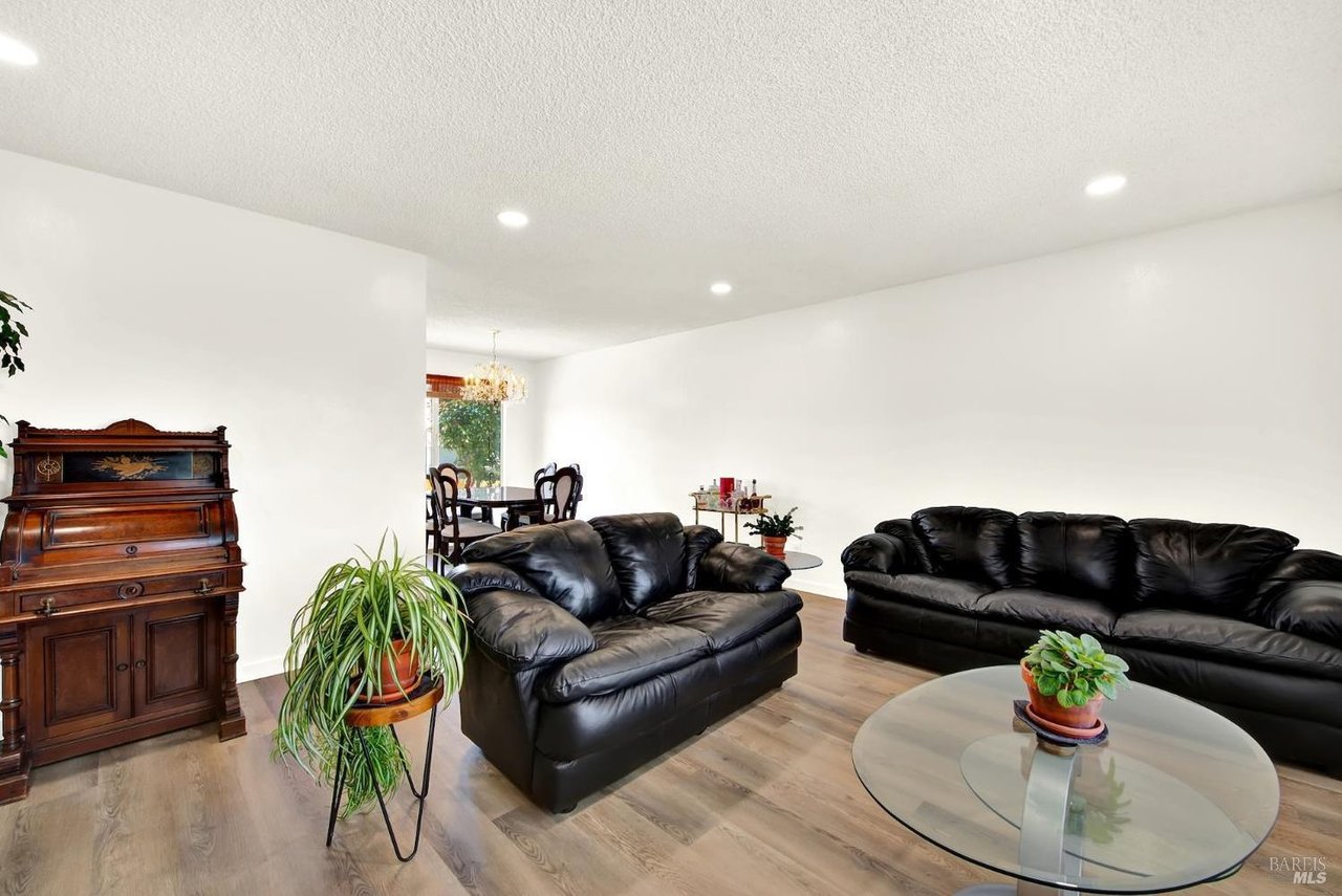 1305 Corcoran Ave