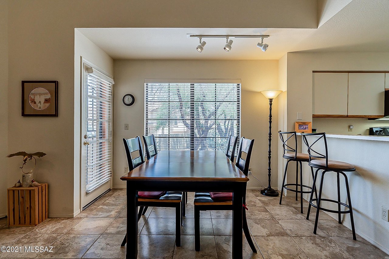 217 E Horizon Cir