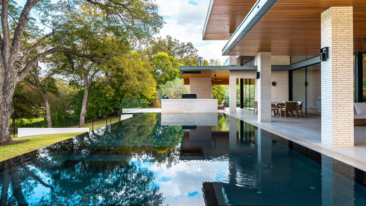 702 N Commons Ford Road