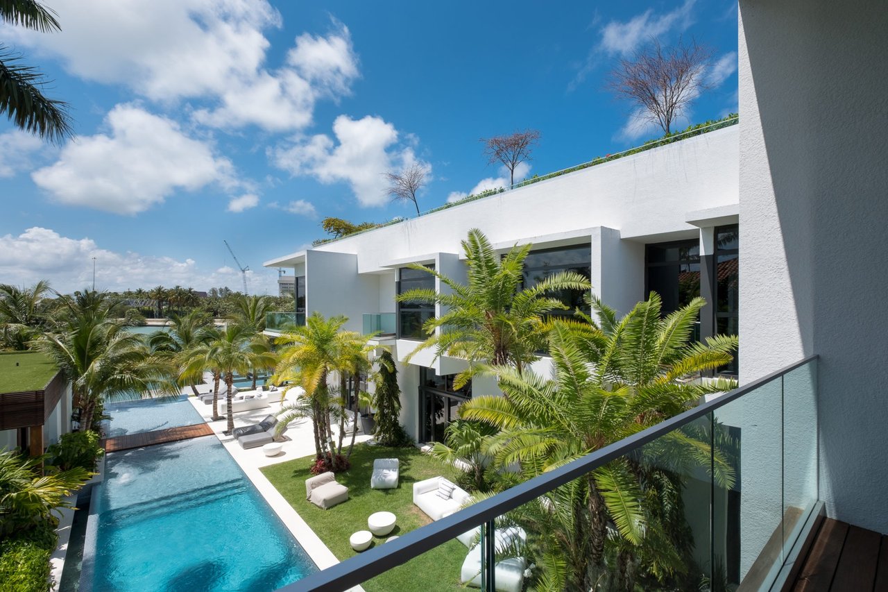 Mansion on North Bay Road Sells for $24.750M