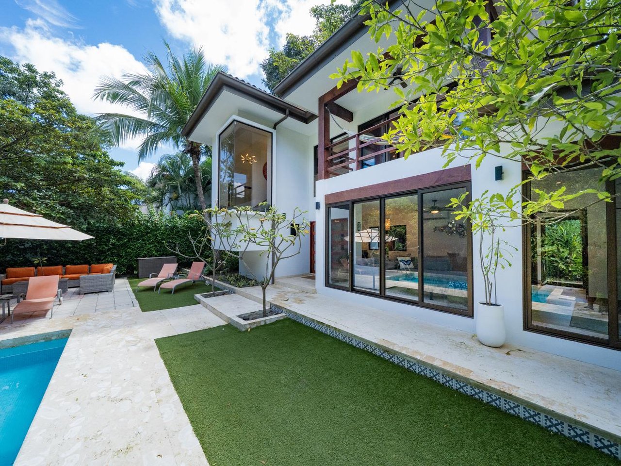 Casa Plumeria | Modern Elegance and Tropical Tranquility Near Tamarindo