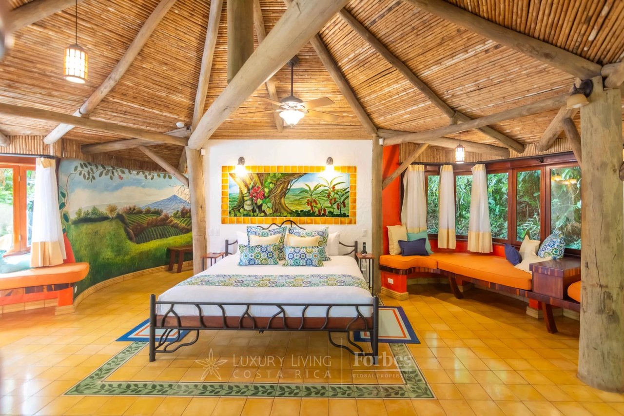 20646 - Boutique Hotel for Sale in the Mountains of Heredia