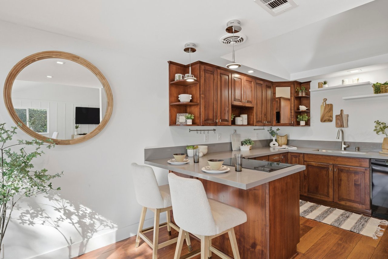 1541 Via Entrada Del Lago