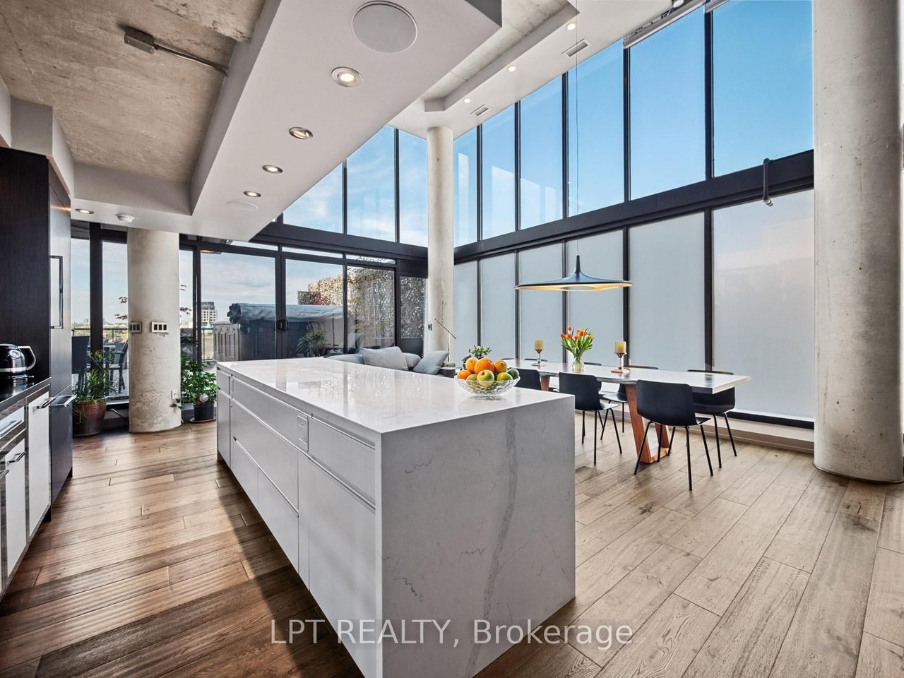 PENTHOUSE LUXURY IN KING WEST