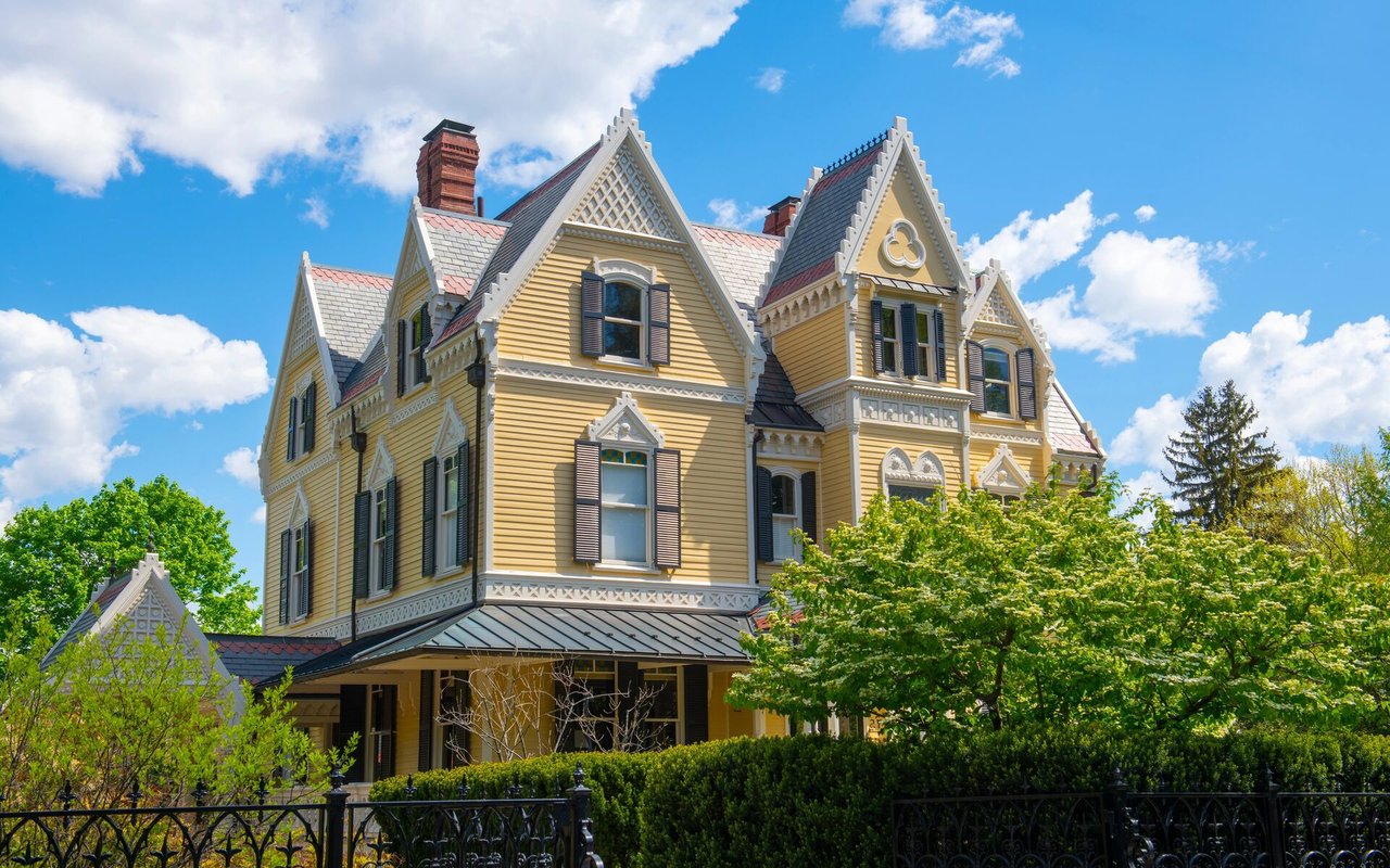 In Love With Historic Homes? Here Are The Pros And Cons Of Buying One