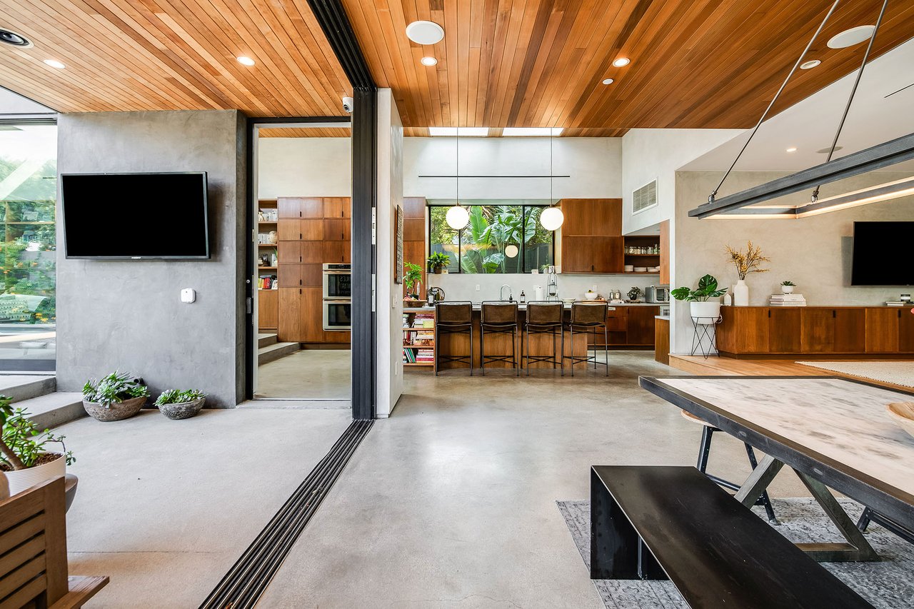 1385 Palms