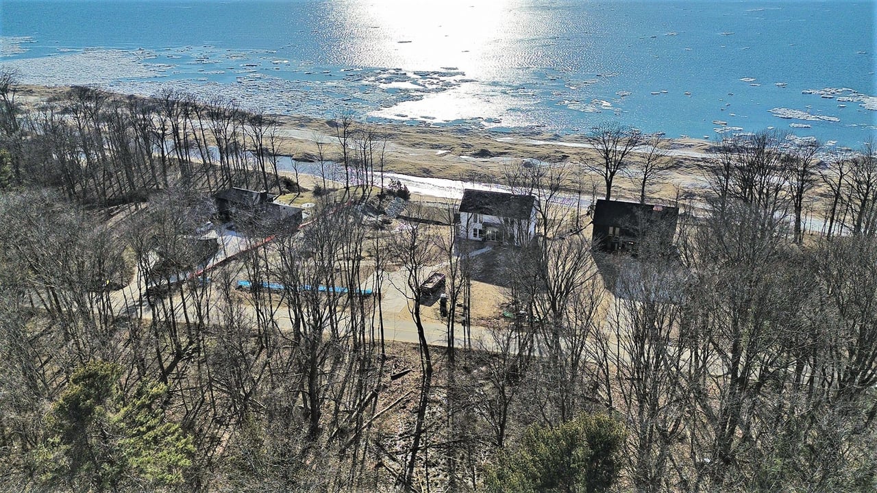 2578 2576, 2572 Lakeshore Drive