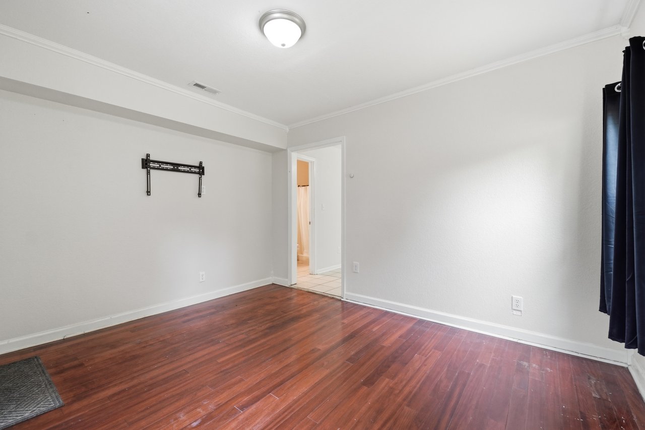 	1824 Finsbury Lane