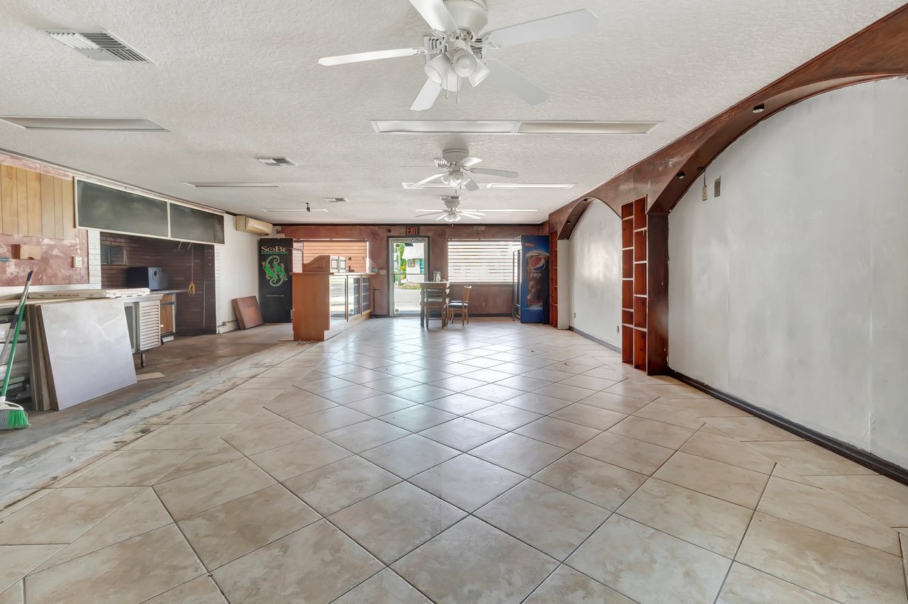 124 N Apopka Ave