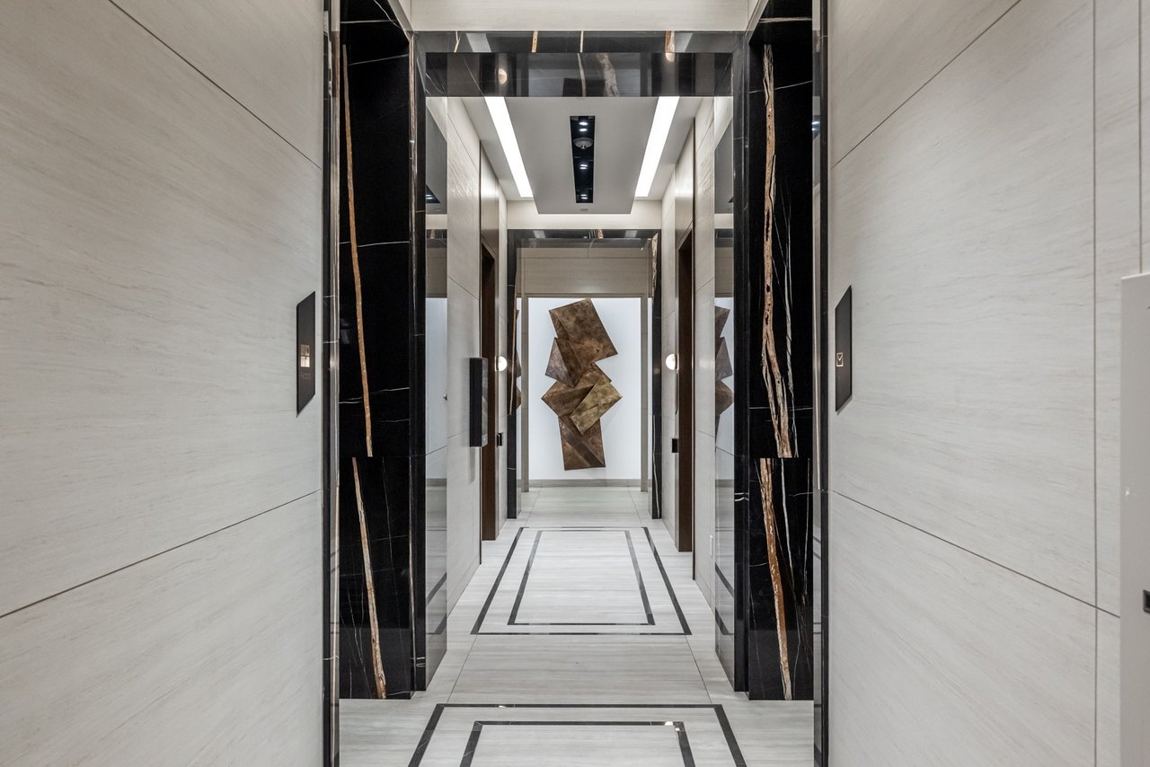 A Grande Penthouse In The Annex