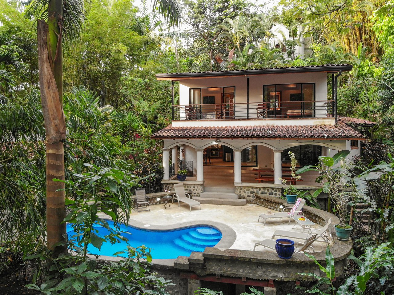 Villa Bailarin, Jungle Elegance