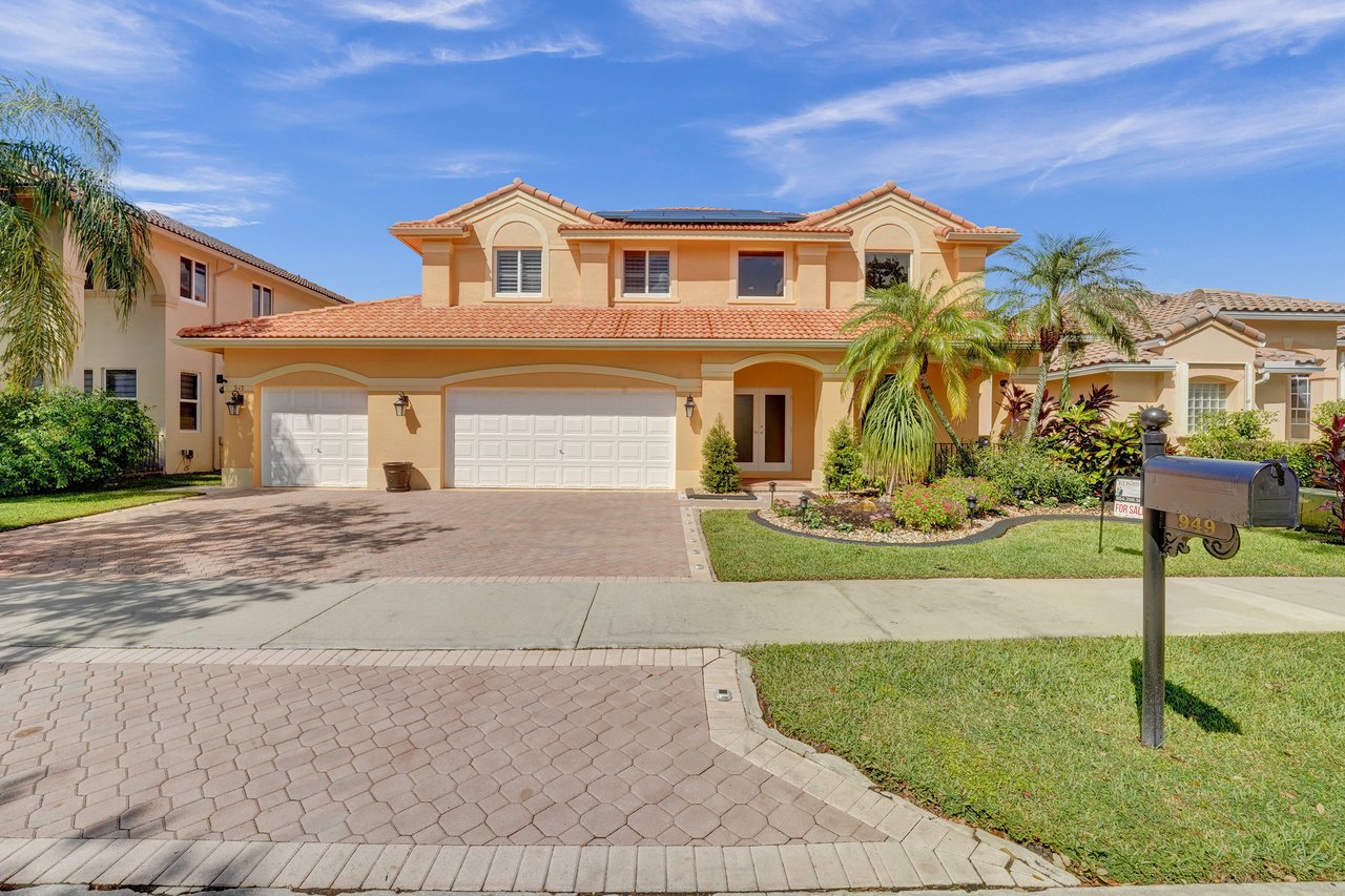 949 Crestview Cir