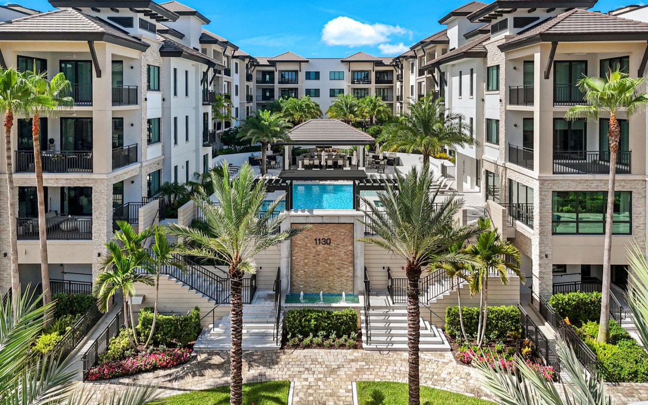 Quattro At Naples Square