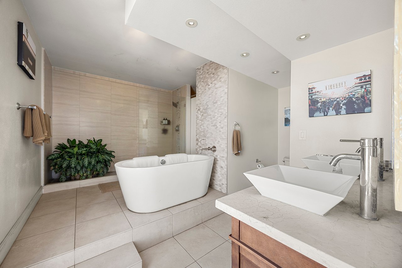 MIDCENTURY MODERN PENTHOUSE WEST for Sale in Santa Ana