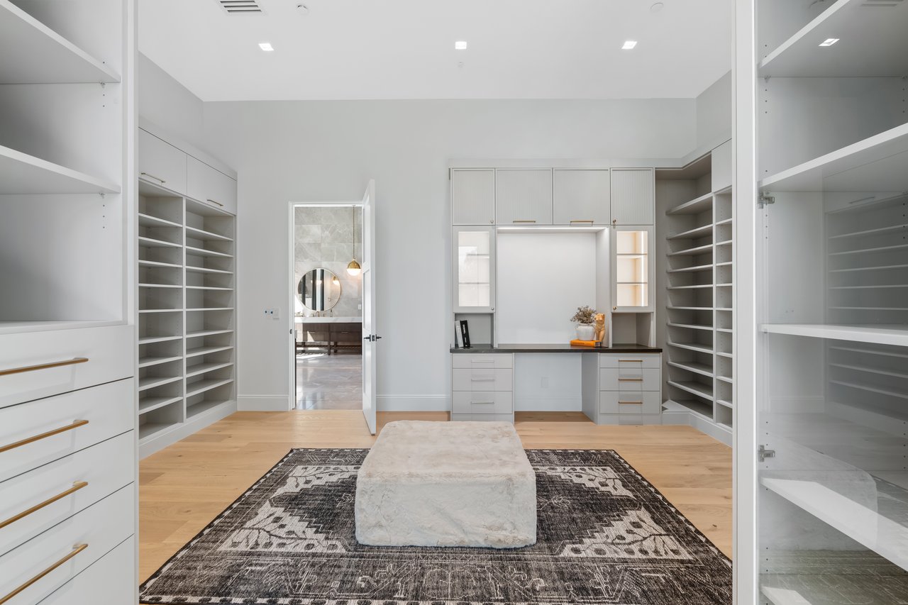 6230 E HILLCREST BLVD