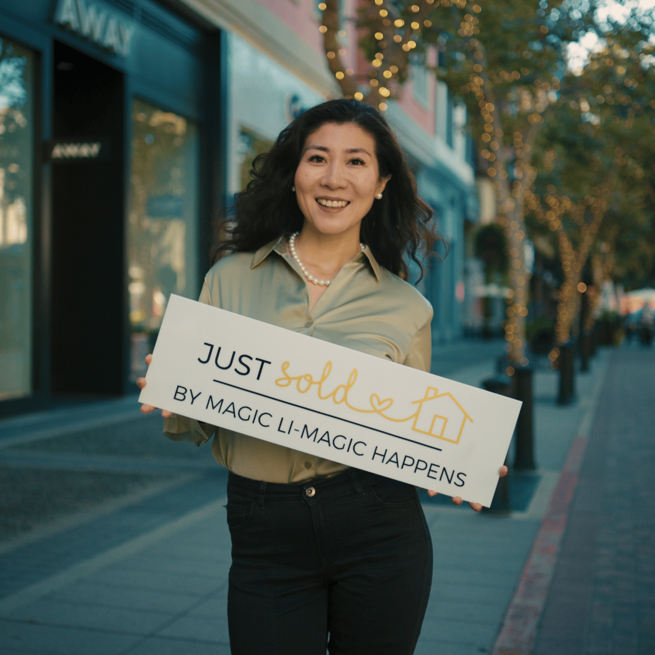 Magic Li Cupertino, CA Real Estate Agent Headshot