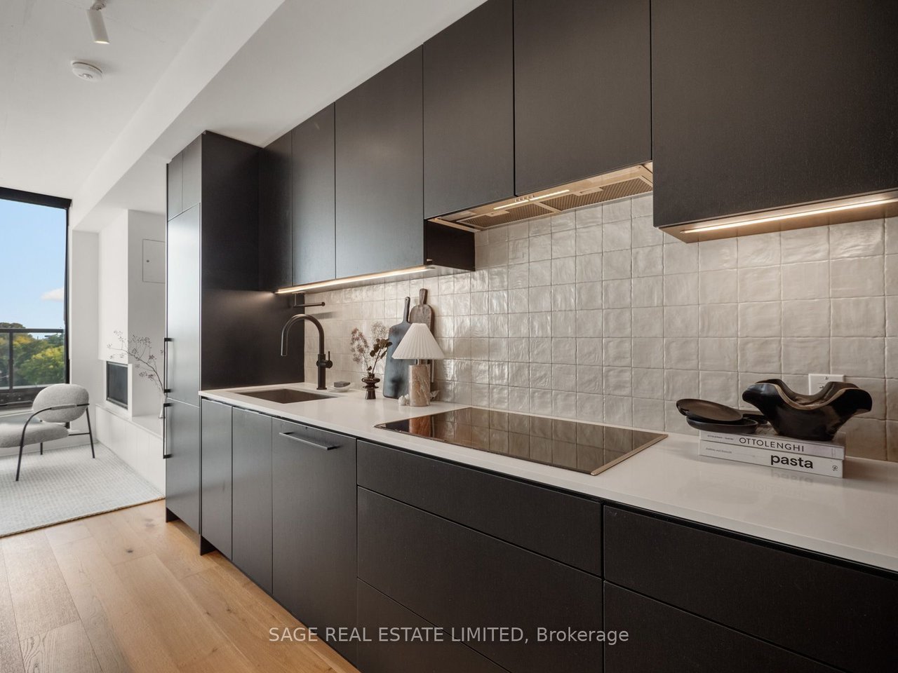 THE CARVALO ON COLLEGE PENTHOUSE