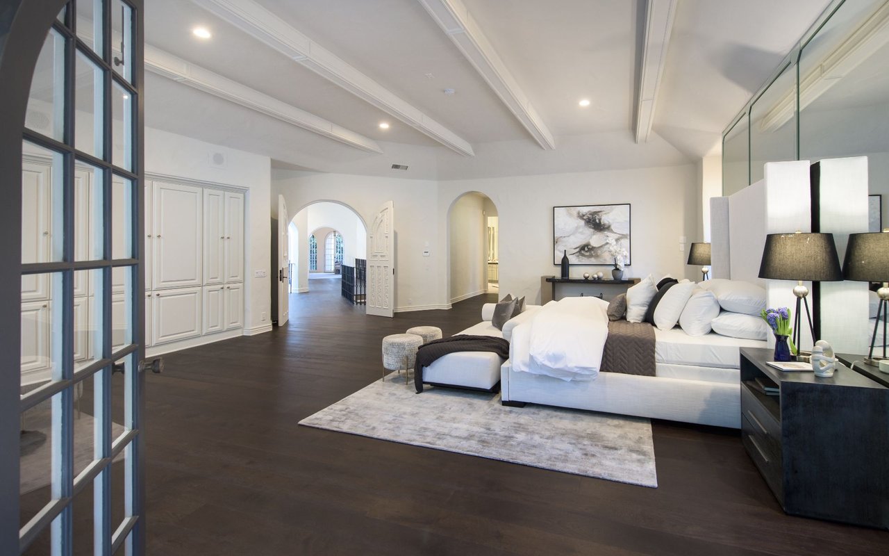 1275 Benedict Canyon Dr