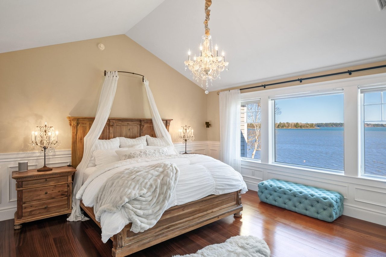 373 Lower Flying Point Road, Freeport