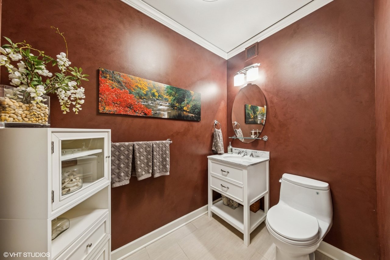 225 N Columbus Dr 7408