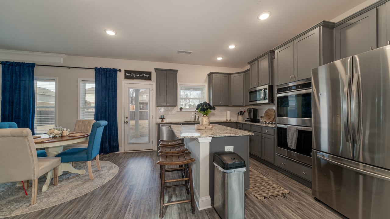 5 Bedroom Gorgeous Home! Lots of Space!!