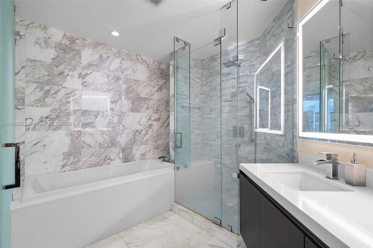 851 NE 1st Ave #4303