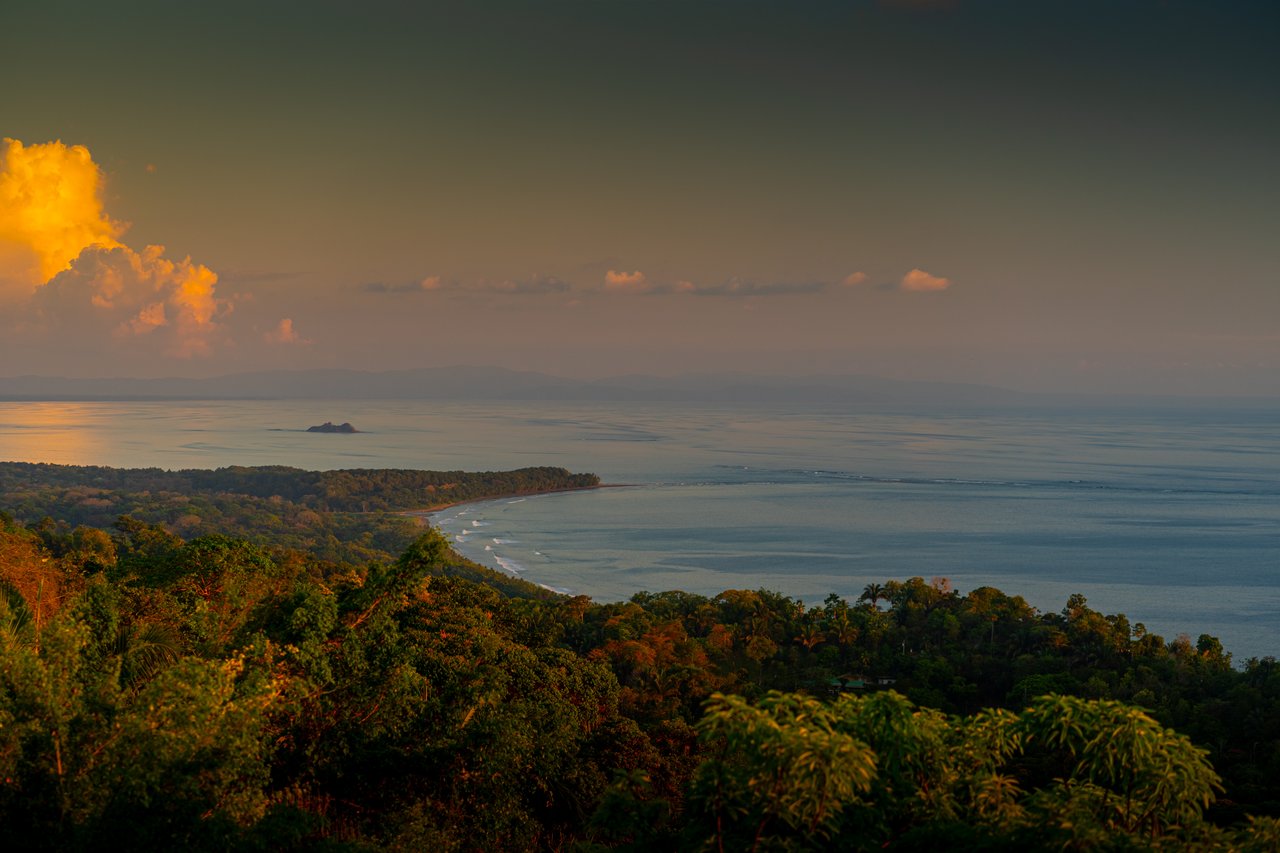 Casa Vista Harmonia, Legendary Ocean Views and Sustainable Living!