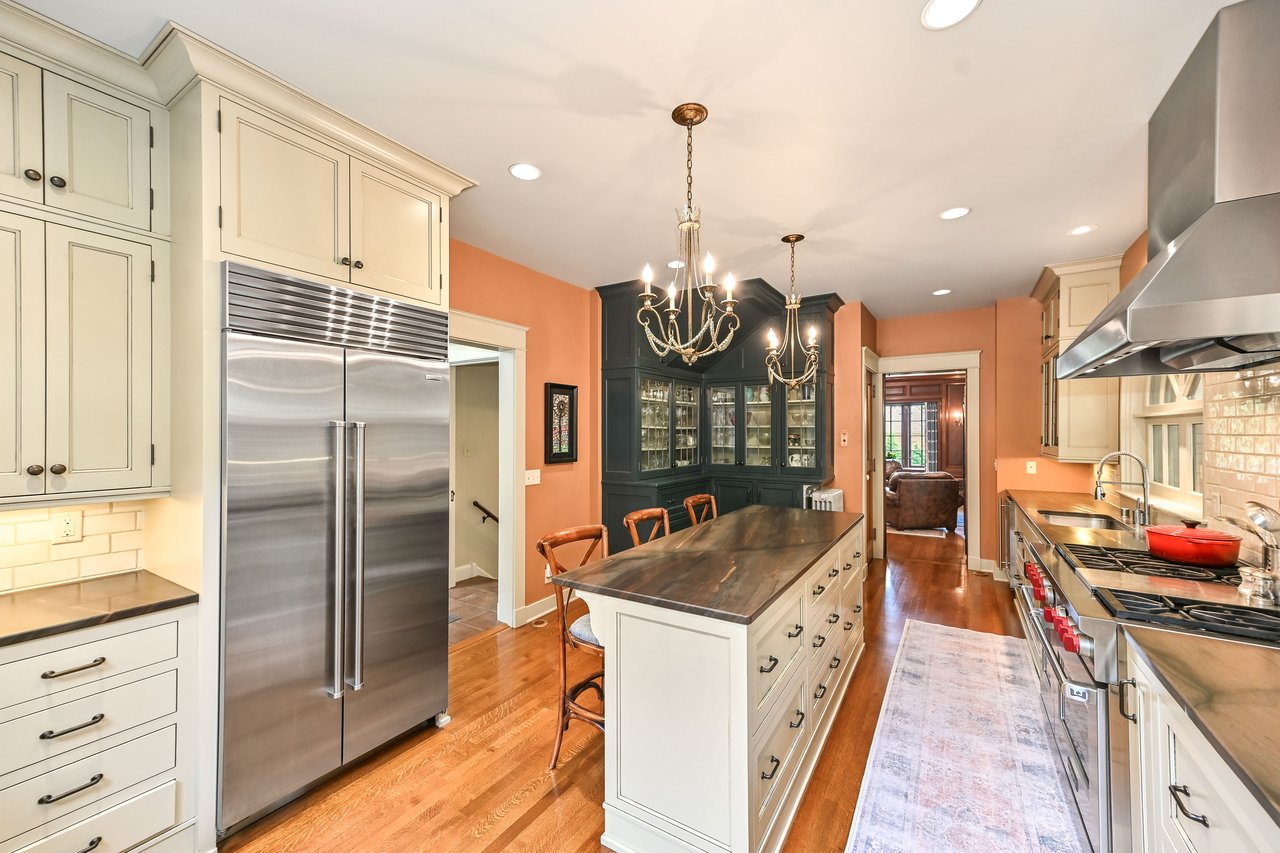 Stunning 6 Bedroom Home with Indoor Pool