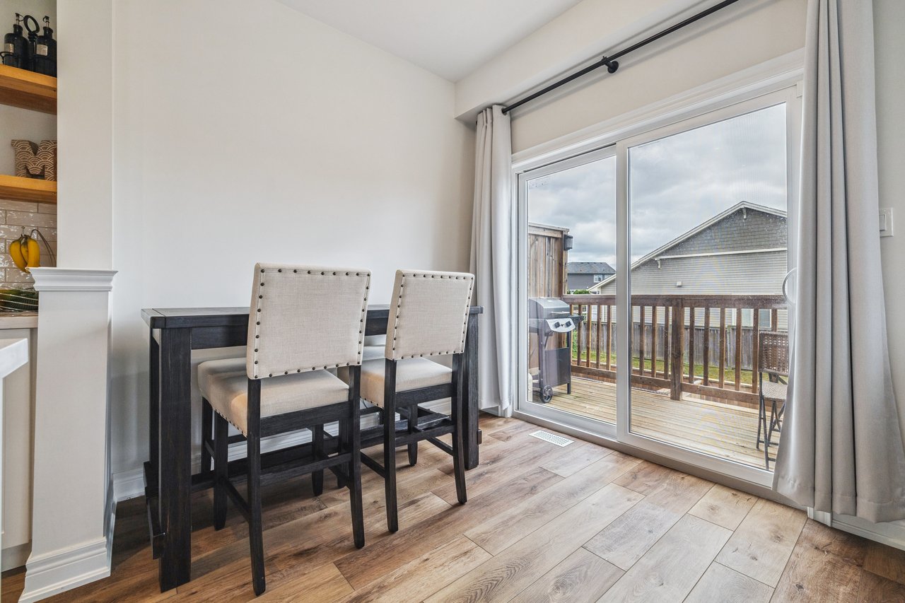 Beautifully updated END-UNIT townhome