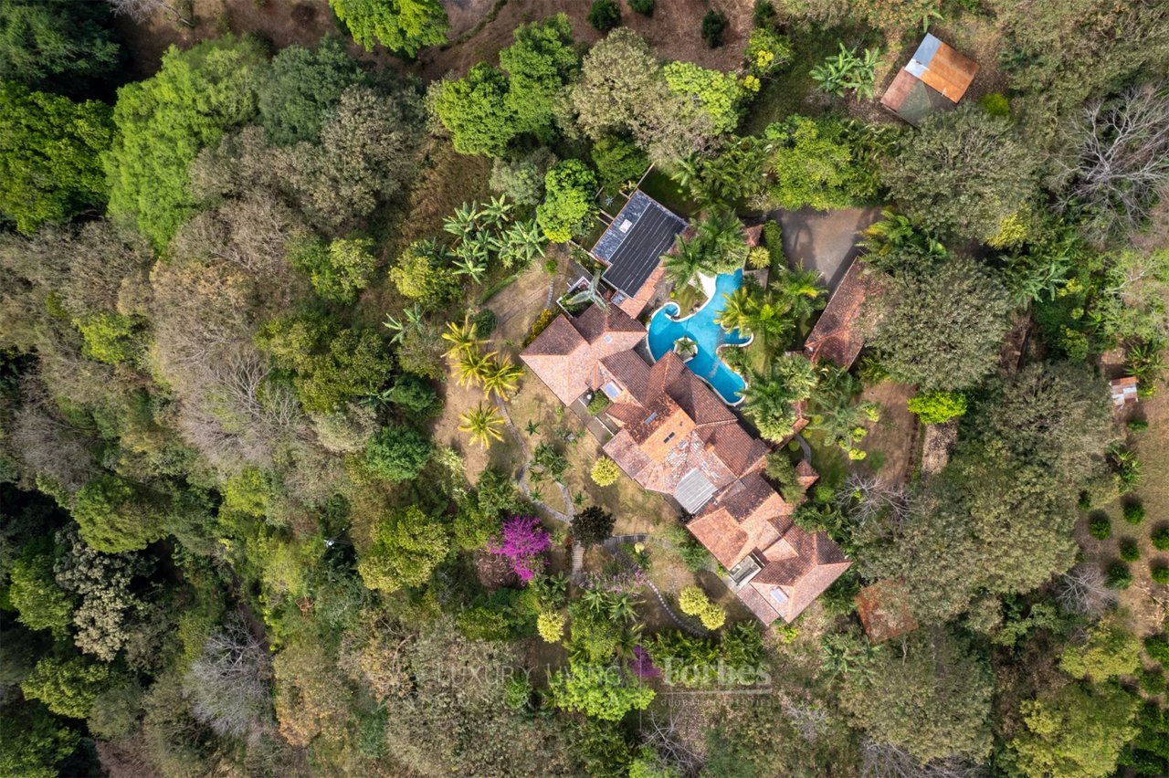 20875 - Villa Plumeria: Atenas, 3.8 Ha with Pool, Coffee Plantation & Views