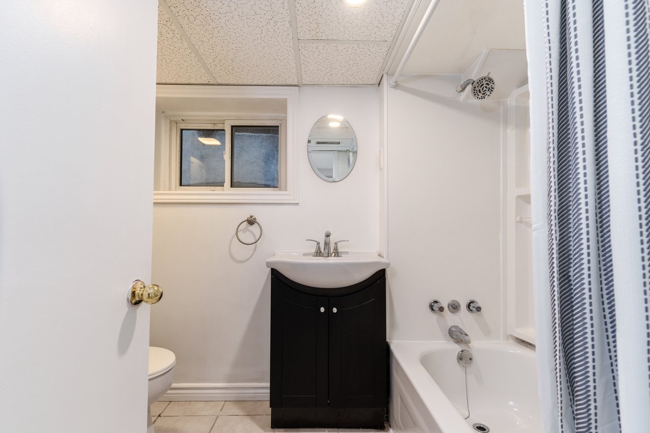 15 Indian Road Cres, Basement