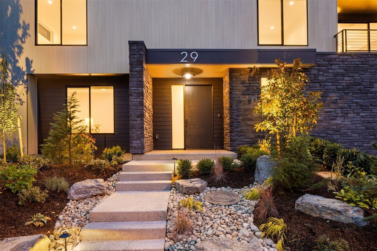 29 20th Ave