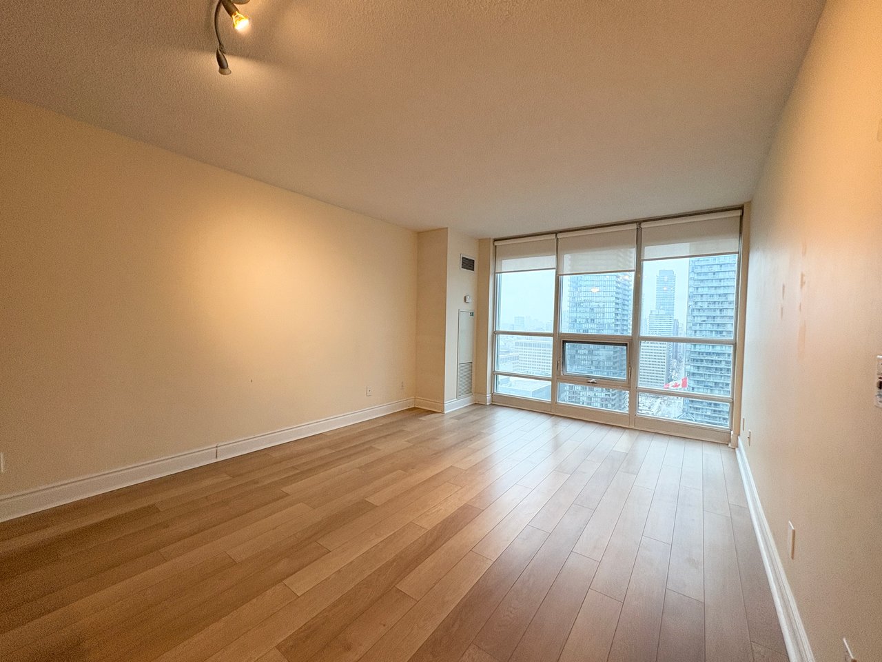 763 Bay St Unit: 3413