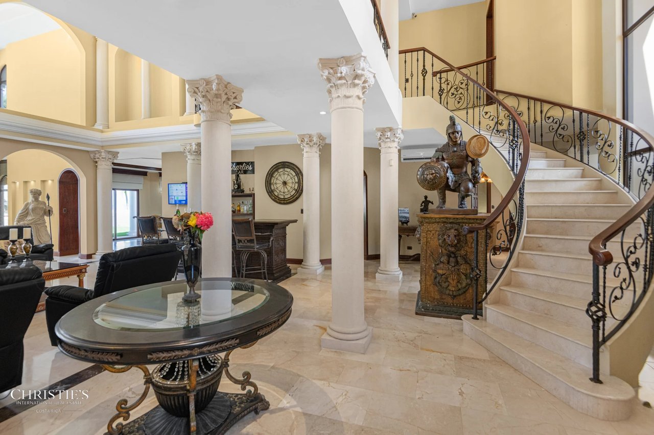 Hermosa Villa Beachfront Estate