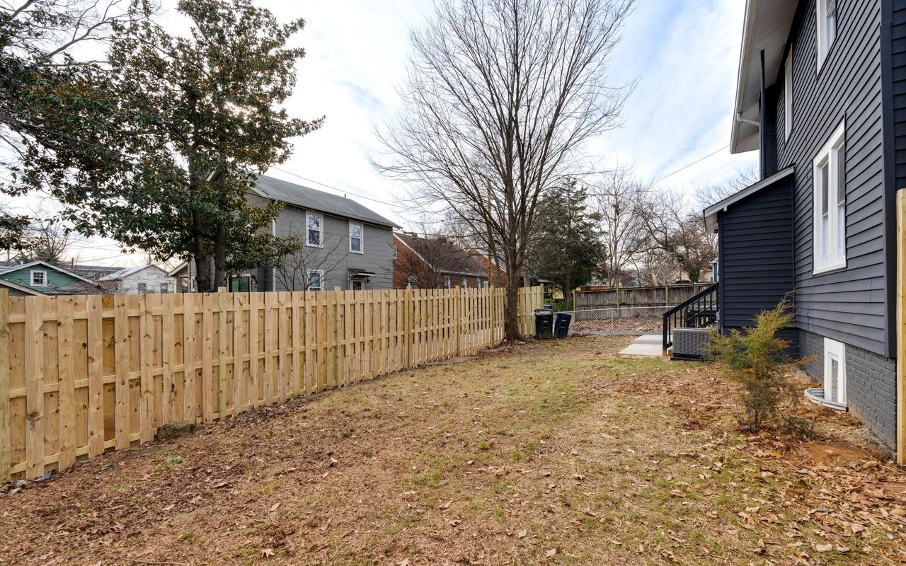 1011 Taylor St NE