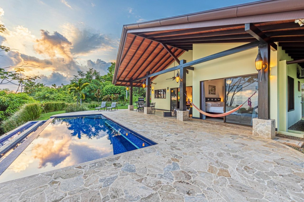 Whale Tail View Home, Dominical, Puntarenas